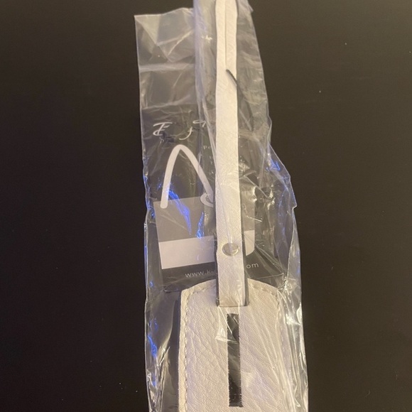 NWT “K•Carroll” Bag Tag, Monogram Letter "I" White Bag Tag with "Black" Letter - Picture 5 of 6